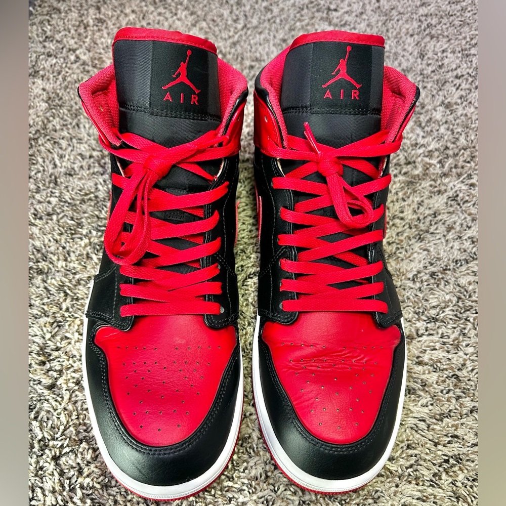 AIR JORDAN 1 MID REVERSE BRED MEN’S SIZE 13 BLACK RED DQ8426 060 RETRO SNEAKERS - Picture 5 of 9